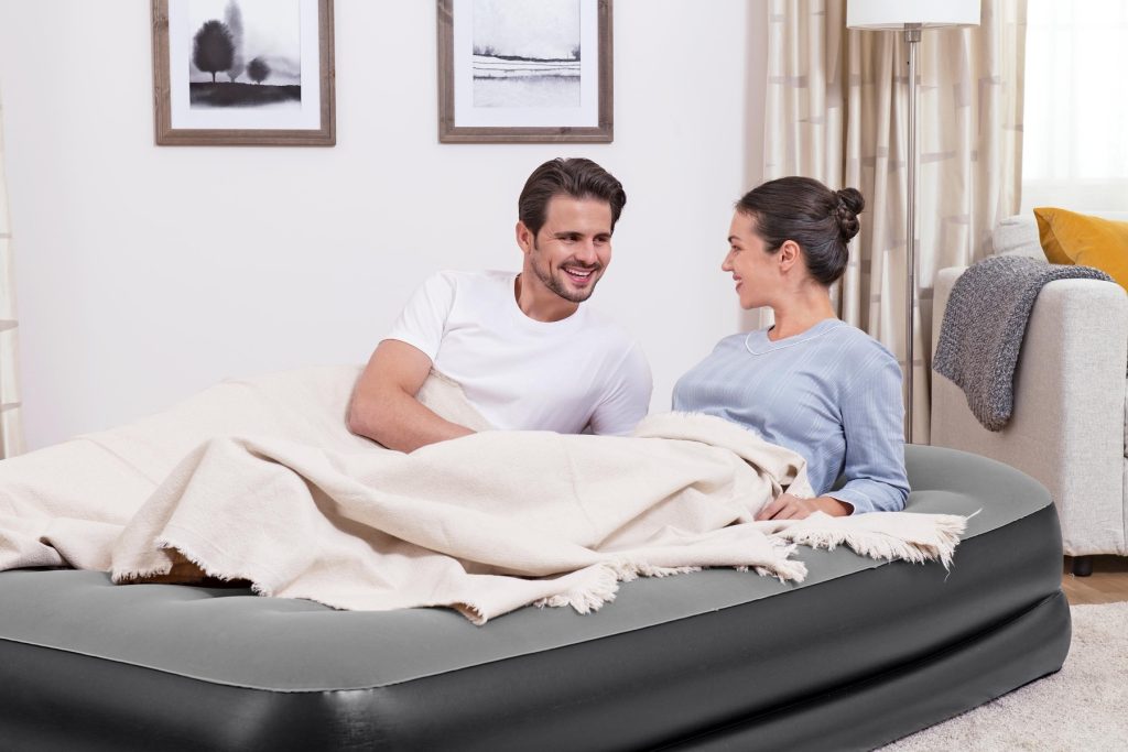 Bestway Tritech Queen: materac z kocem jako łóżko dla gości