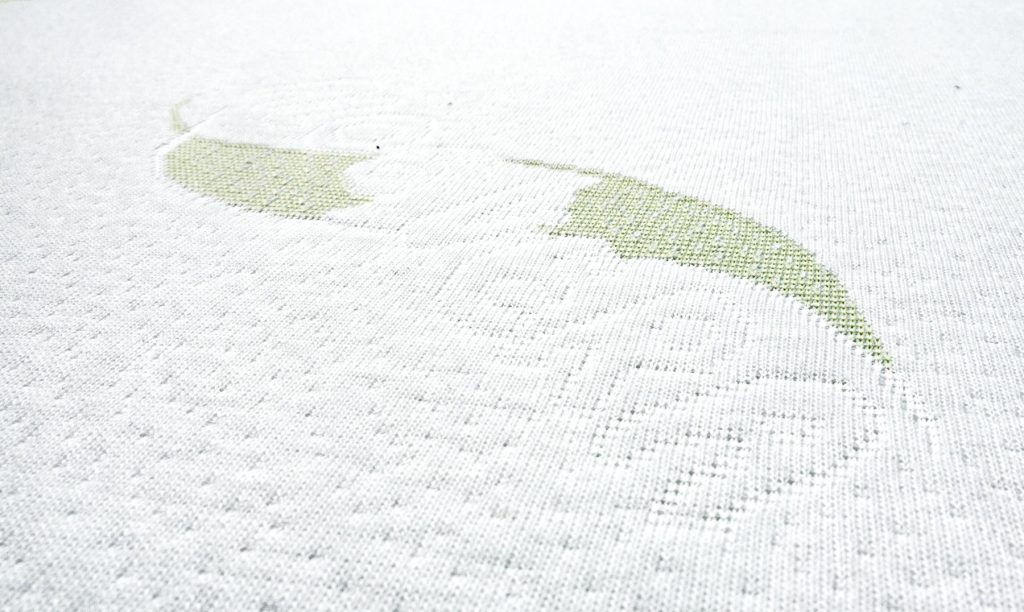 Materac Sensillo Gryka-Pianka-Kokos Luxe, zbliżenie pokrowca Aloe Vera