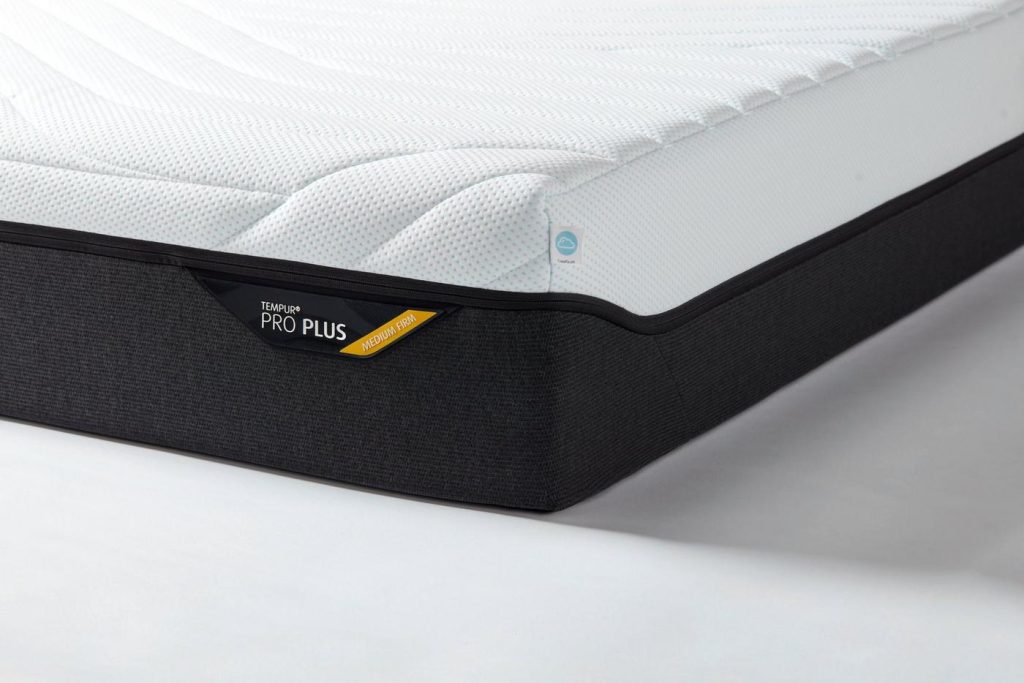 Tempur Pro Plus CoolQuilt: narożnik z pikowanym pokrowcem