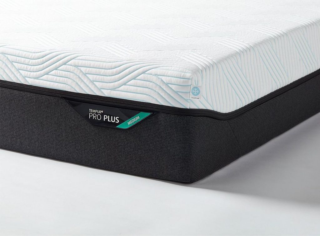 Tempur Pro Plus SmartCool: narożnik z oznaczeniem PRO Plus